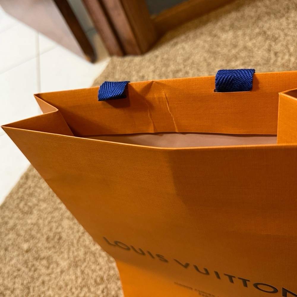Louis Vuitton Shopping Bag - Picture 3 of 3